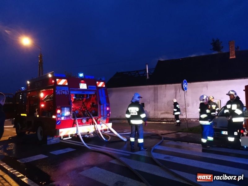 Zdjęcie w galerii na portalu naszraciborz.pl: Pożar budynku przy Raciborskiej w Bieńkowicach [FOTO i WIDEO] wiadomości z regionu