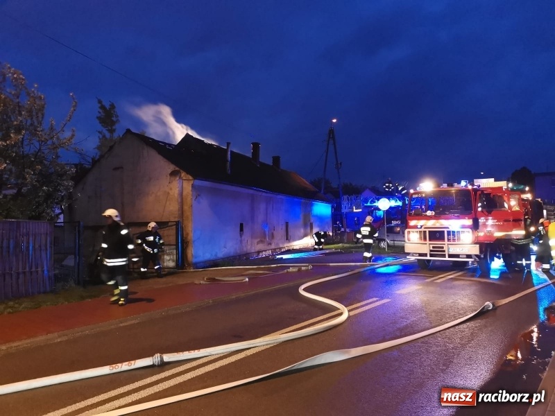 Zdjęcie w galerii na portalu naszraciborz.pl: Pożar budynku przy Raciborskiej w Bieńkowicach [FOTO i WIDEO] wiadomości z regionu