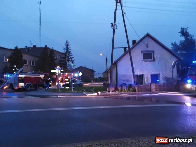 Zdjęcie w galerii na portalu naszraciborz.pl: Pożar budynku przy Raciborskiej w Bieńkowicach [FOTO i WIDEO] wiadomości z regionu