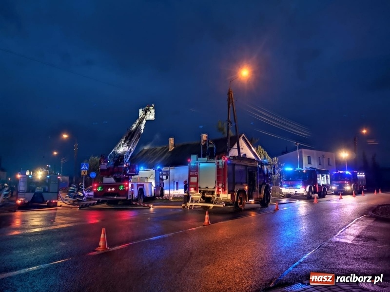 Zdjęcie w galerii na portalu naszraciborz.pl: Pożar budynku przy Raciborskiej w Bieńkowicach [FOTO i WIDEO] wiadomości z regionu