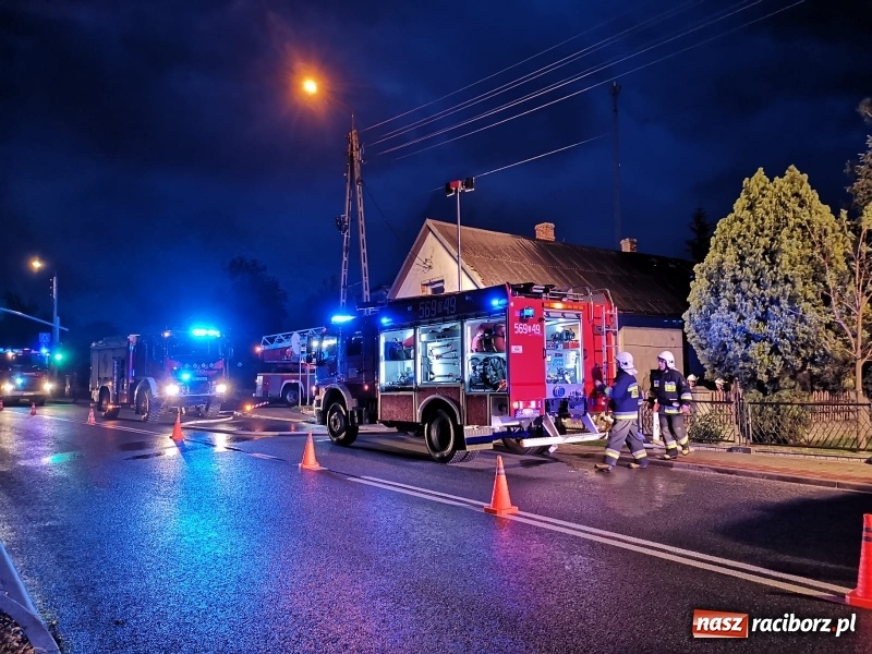 Zdjęcie w galerii na portalu naszraciborz.pl: Pożar budynku przy Raciborskiej w Bieńkowicach [FOTO i WIDEO] wiadomości z regionu
