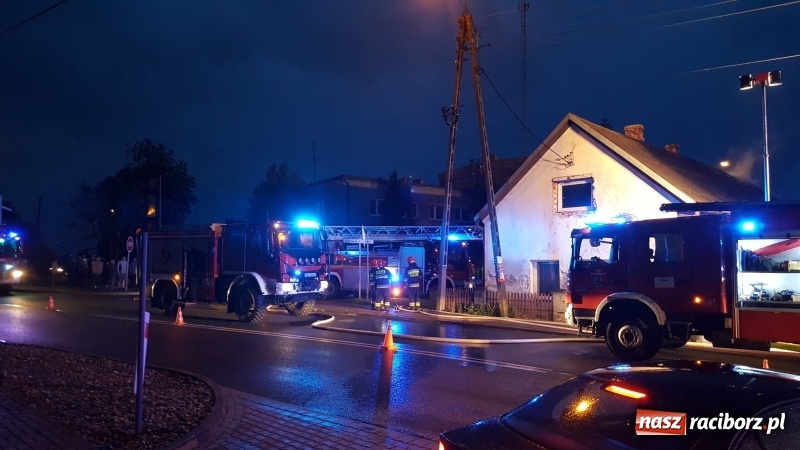 Zdjęcie w galerii na portalu naszraciborz.pl: Pożar budynku przy Raciborskiej w Bieńkowicach [FOTO i WIDEO] wiadomości z regionu