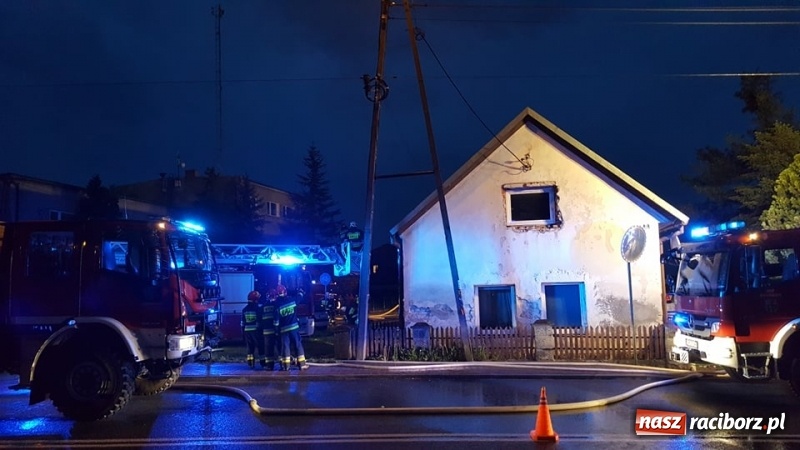 Zdjęcie w galerii na portalu naszraciborz.pl: Pożar budynku przy Raciborskiej w Bieńkowicach [FOTO i WIDEO] wiadomości z regionu