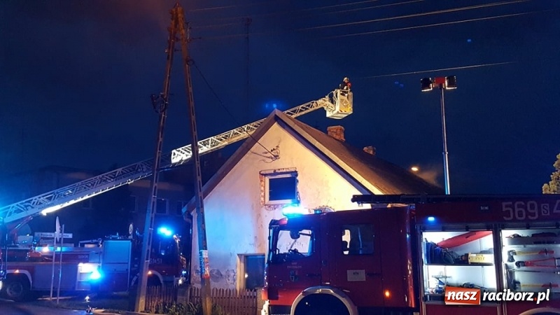Zdjęcie w galerii na portalu naszraciborz.pl: Pożar budynku przy Raciborskiej w Bieńkowicach [FOTO i WIDEO] wiadomości z regionu