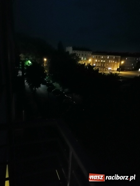 Zdjęcie w galerii na portalu naszraciborz.pl: Lwowska z nowymi lampami i... w ciemnościach  wiadomości z regionu