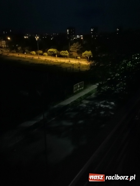 Zdjęcie w galerii na portalu naszraciborz.pl: Lwowska z nowymi lampami i... w ciemnościach  wiadomości z regionu