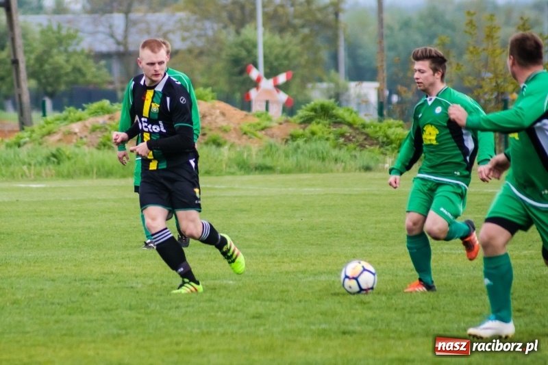 Zdjęcie w galerii na portalu naszraciborz.pl: A klasa. Kiks zamieniony na gola dał Rudom trzy punkty [FOTO] wiadomości z regionu