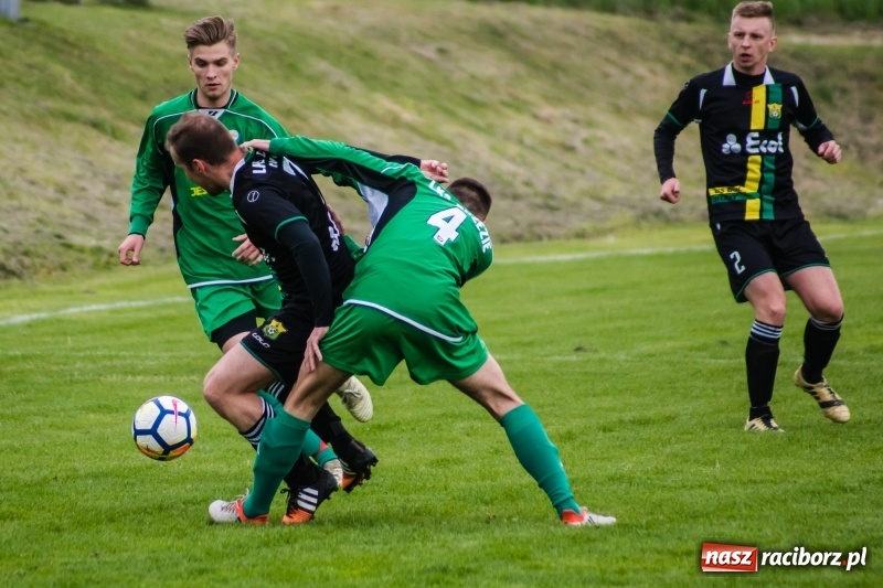 Zdjęcie w galerii na portalu naszraciborz.pl: A klasa. Kiks zamieniony na gola dał Rudom trzy punkty [FOTO] wiadomości z regionu