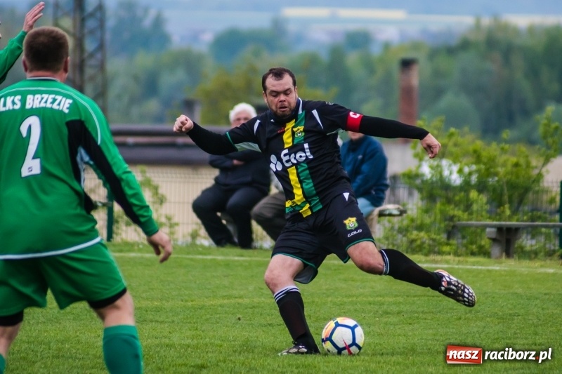 Zdjęcie w galerii na portalu naszraciborz.pl: A klasa. Kiks zamieniony na gola dał Rudom trzy punkty [FOTO] wiadomości z regionu
