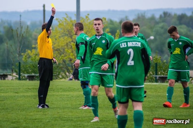 Zdjęcie w galerii na portalu naszraciborz.pl: A klasa. Kiks zamieniony na gola dał Rudom trzy punkty [FOTO] wiadomości z regionu
