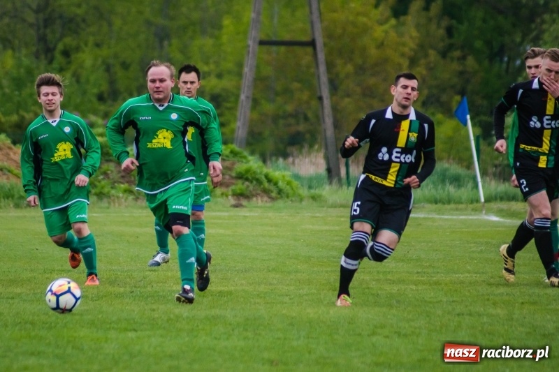Zdjęcie w galerii na portalu naszraciborz.pl: A klasa. Kiks zamieniony na gola dał Rudom trzy punkty [FOTO] wiadomości z regionu