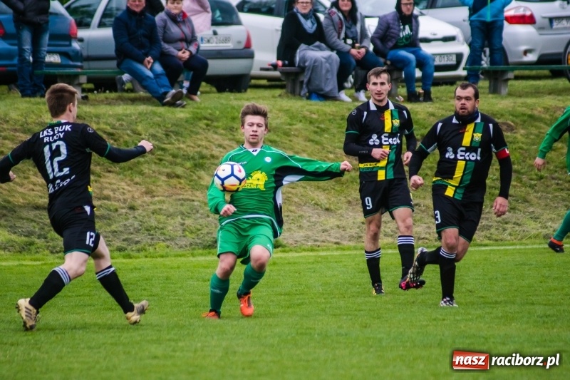 Zdjęcie w galerii na portalu naszraciborz.pl: A klasa. Kiks zamieniony na gola dał Rudom trzy punkty [FOTO] wiadomości z regionu