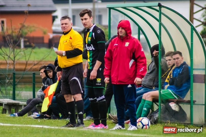 Zdjęcie w galerii na portalu naszraciborz.pl: A klasa. Kiks zamieniony na gola dał Rudom trzy punkty [FOTO] wiadomości z regionu