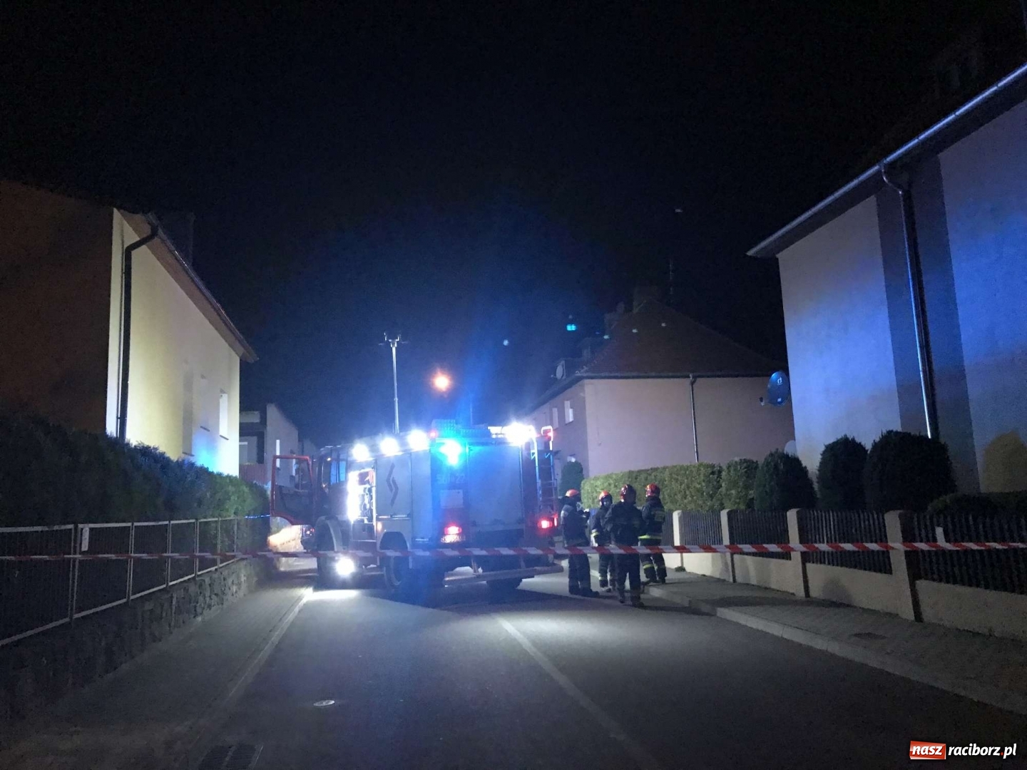 Zdjęcie w galerii na portalu naszraciborz.pl: Rozbił dwa pojazdy i uciekł. Policja ustala, kto kierował mazdą [FOTO]  wiadomości z regionu