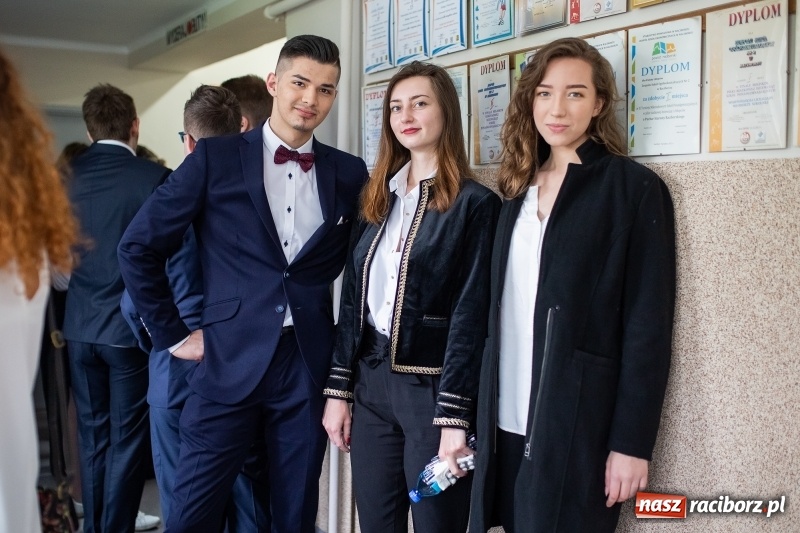 Zdjęcie w galerii na portalu naszraciborz.pl: Samotność i Dziady. Maturzyści z Mickiewicza chwycili za pióra wiadomości z regionu