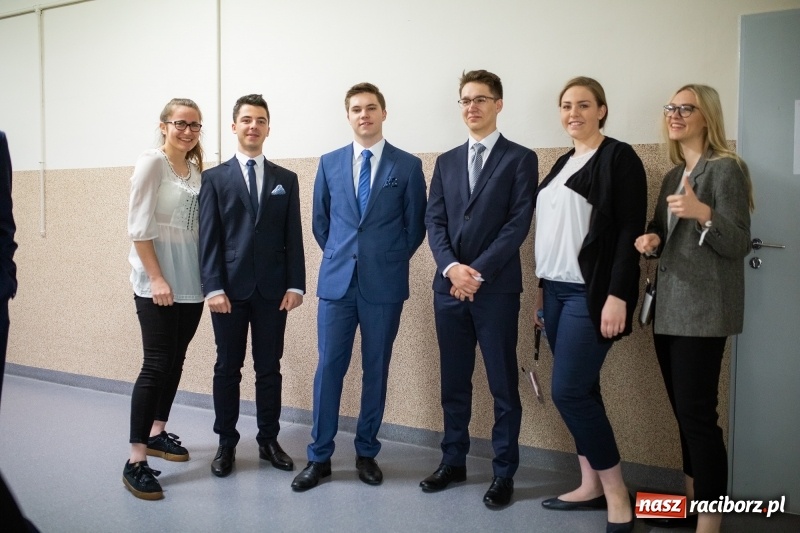 Zdjęcie w galerii na portalu naszraciborz.pl: Samotność i Dziady. Maturzyści z Mickiewicza chwycili za pióra wiadomości z regionu