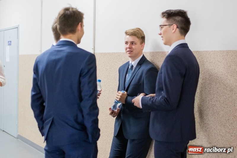 Zdjęcie w galerii na portalu naszraciborz.pl: Samotność i Dziady. Maturzyści z Mickiewicza chwycili za pióra wiadomości z regionu