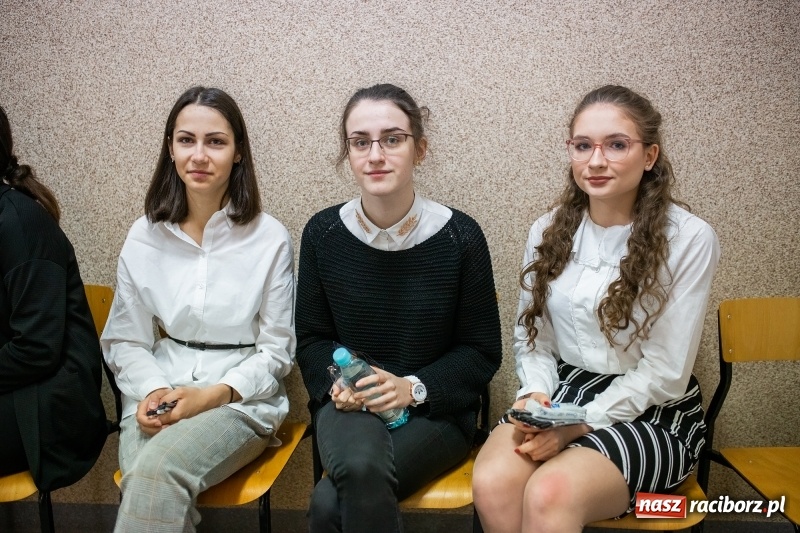 Zdjęcie w galerii na portalu naszraciborz.pl: Samotność i Dziady. Maturzyści z Mickiewicza chwycili za pióra wiadomości z regionu