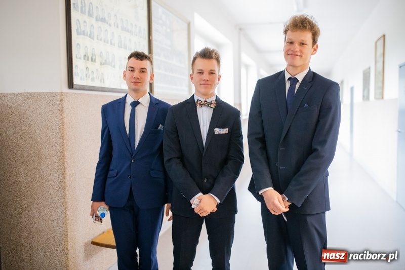 Zdjęcie w galerii na portalu naszraciborz.pl: Samotność i Dziady. Maturzyści z Mickiewicza chwycili za pióra wiadomości z regionu