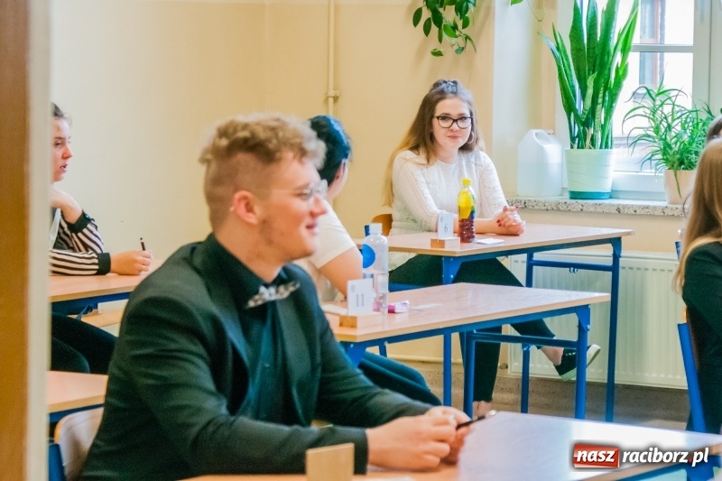 Zdjęcie w galerii na portalu naszraciborz.pl: Czym dla człowieka może być wolność. Matura w raciborskim Ekonomiku wiadomości z regionu