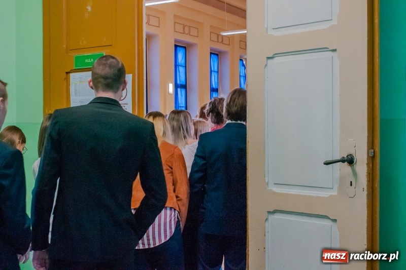Zdjęcie w galerii na portalu naszraciborz.pl: Czym dla człowieka może być wolność. Matura w raciborskim Ekonomiku wiadomości z regionu