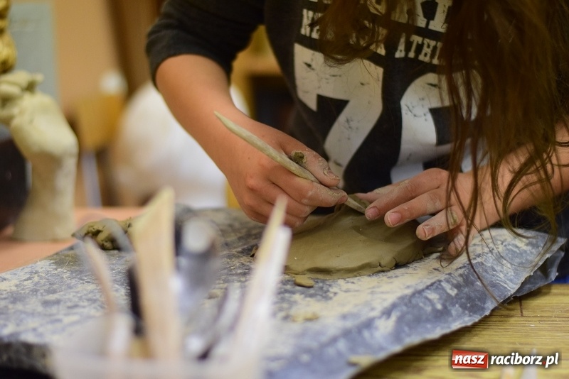 Zdjęcie w galerii na portalu naszraciborz.pl: Odkryj w sobie artystę. Dzień Otwarty w raciborskim Liceum Plastycznym wiadomości z regionu