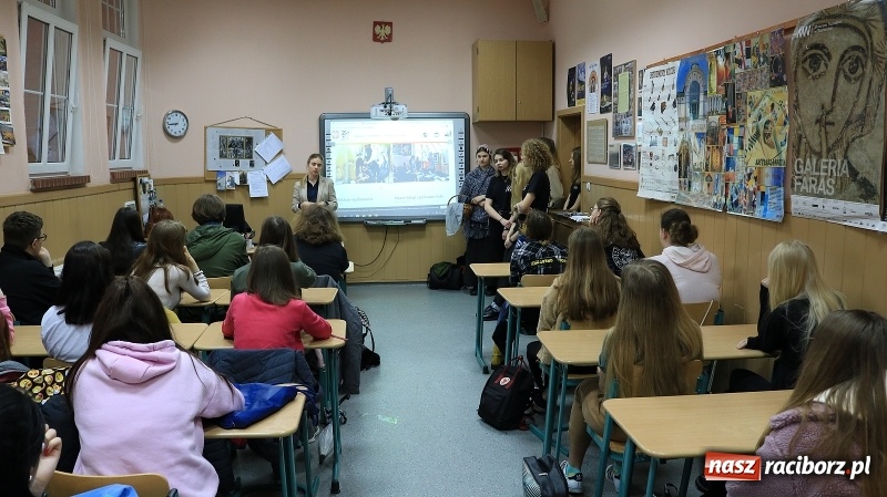 Zdjęcie w galerii na portalu naszraciborz.pl: Odkryj w sobie artystę. Dzień Otwarty w raciborskim Liceum Plastycznym wiadomości z regionu