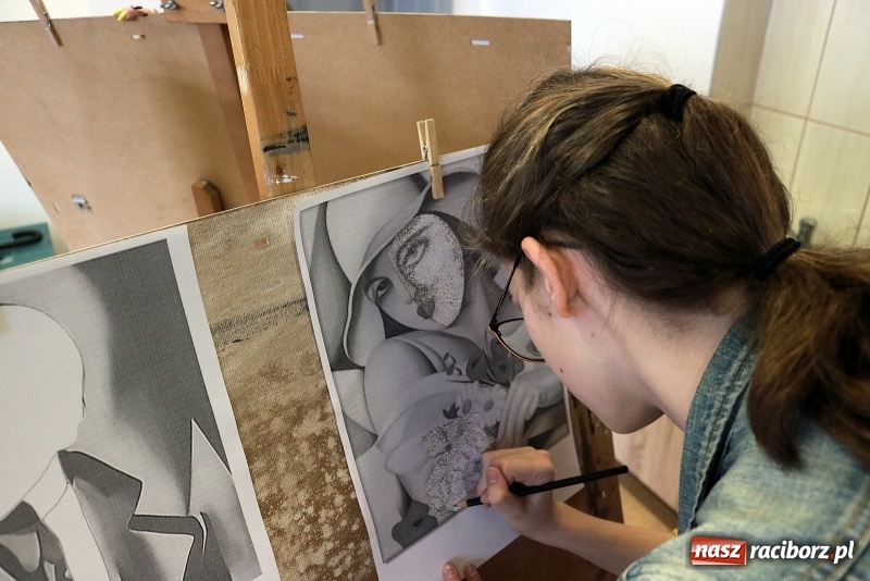 Zdjęcie w galerii na portalu naszraciborz.pl: Odkryj w sobie artystę. Dzień Otwarty w raciborskim Liceum Plastycznym wiadomości z regionu