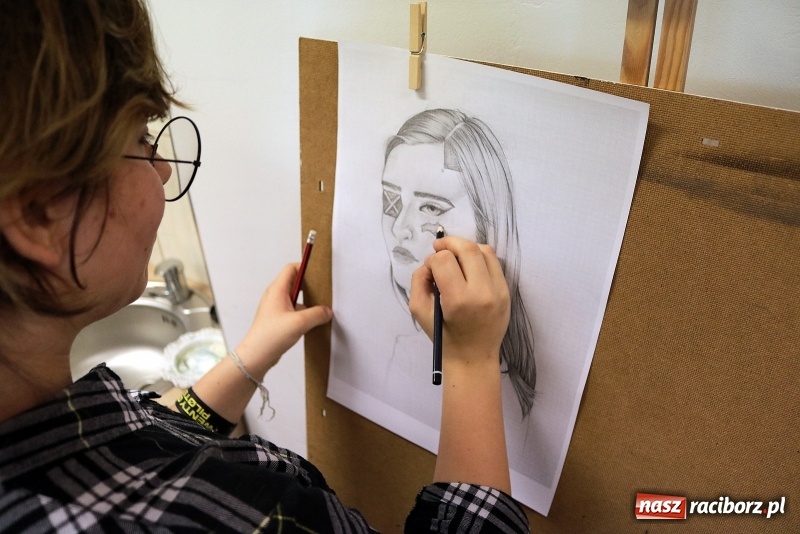 Zdjęcie w galerii na portalu naszraciborz.pl: Odkryj w sobie artystę. Dzień Otwarty w raciborskim Liceum Plastycznym wiadomości z regionu