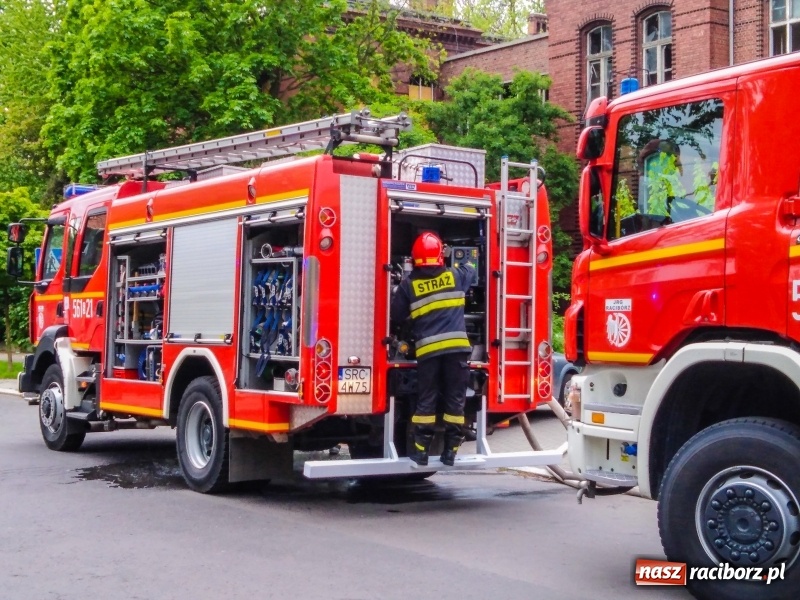 Zdjęcie w galerii na portalu naszraciborz.pl: Podpalenie w starym szpitalu przy ul. Bema [FOTO] wiadomości z regionu