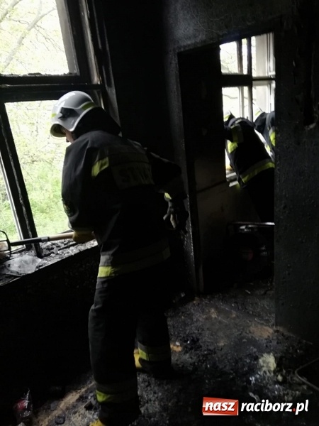 Zdjęcie w galerii na portalu naszraciborz.pl: Podpalenie w starym szpitalu przy ul. Bema [FOTO] wiadomości z regionu