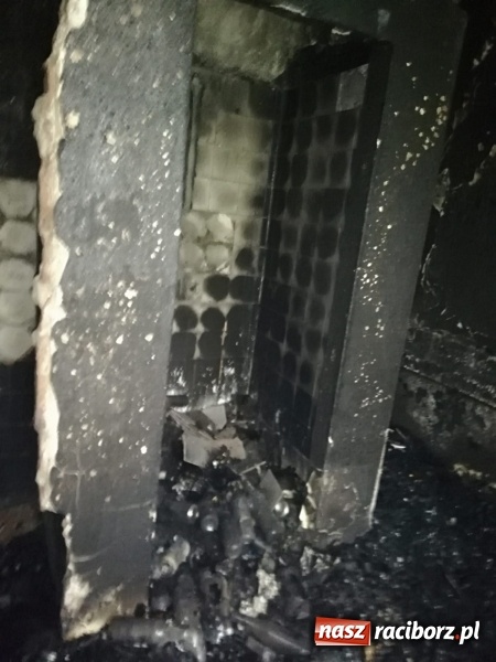 Zdjęcie w galerii na portalu naszraciborz.pl: Podpalenie w starym szpitalu przy ul. Bema [FOTO] wiadomości z regionu