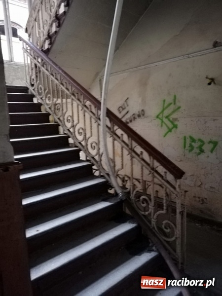 Zdjęcie w galerii na portalu naszraciborz.pl: Podpalenie w starym szpitalu przy ul. Bema [FOTO] wiadomości z regionu