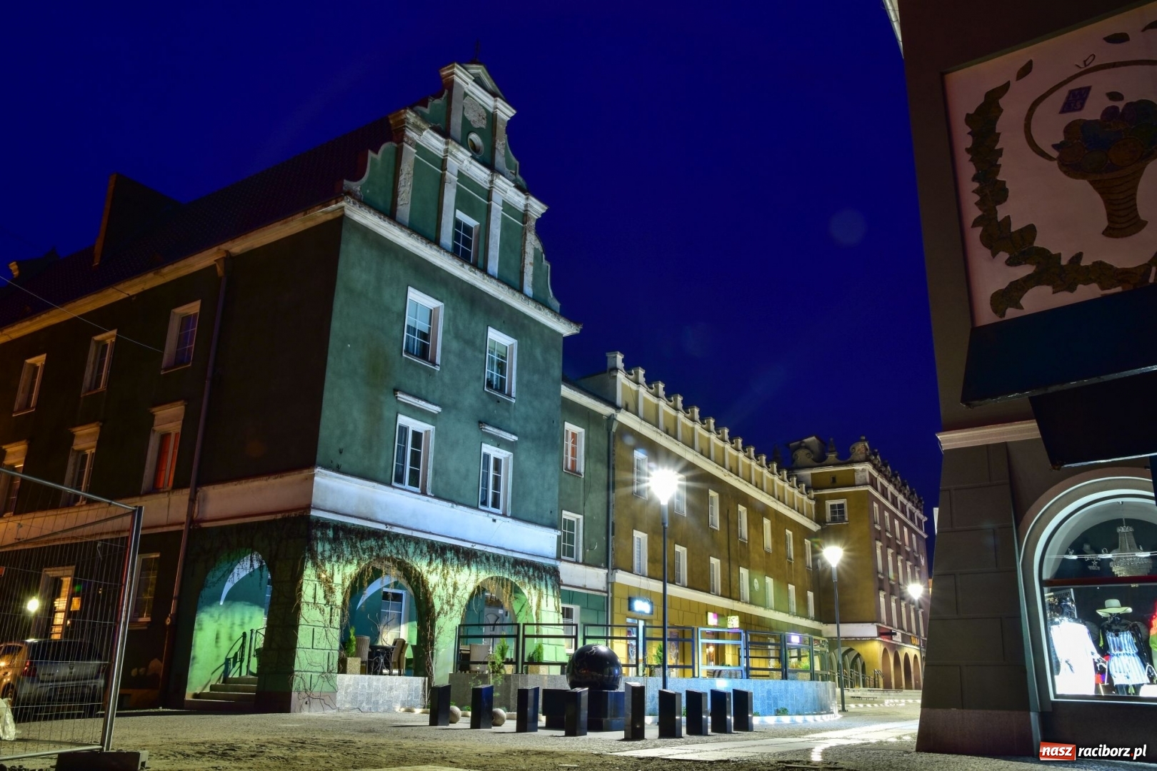 Zdjęcie w galerii na portalu naszraciborz.pl: Tak prezentuje się odnowiona ulica Długa z iluminacjami [FOTO] wiadomości z regionu