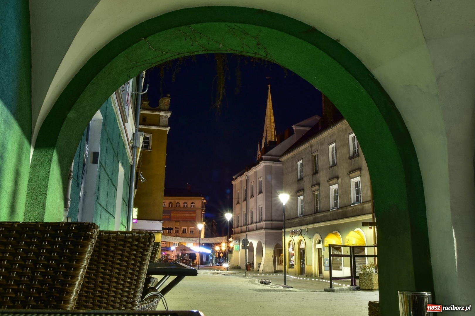 Zdjęcie w galerii na portalu naszraciborz.pl: Tak prezentuje się odnowiona ulica Długa z iluminacjami [FOTO] wiadomości z regionu