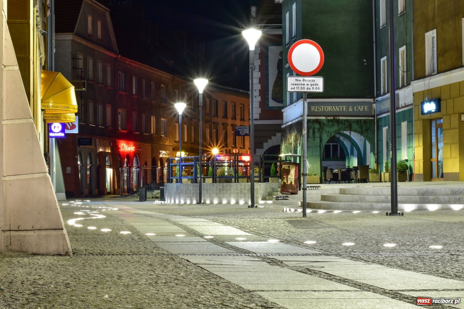 Zdjęcie w galerii na portalu naszraciborz.pl: Tak prezentuje się odnowiona ulica Długa z iluminacjami [FOTO] wiadomości z regionu