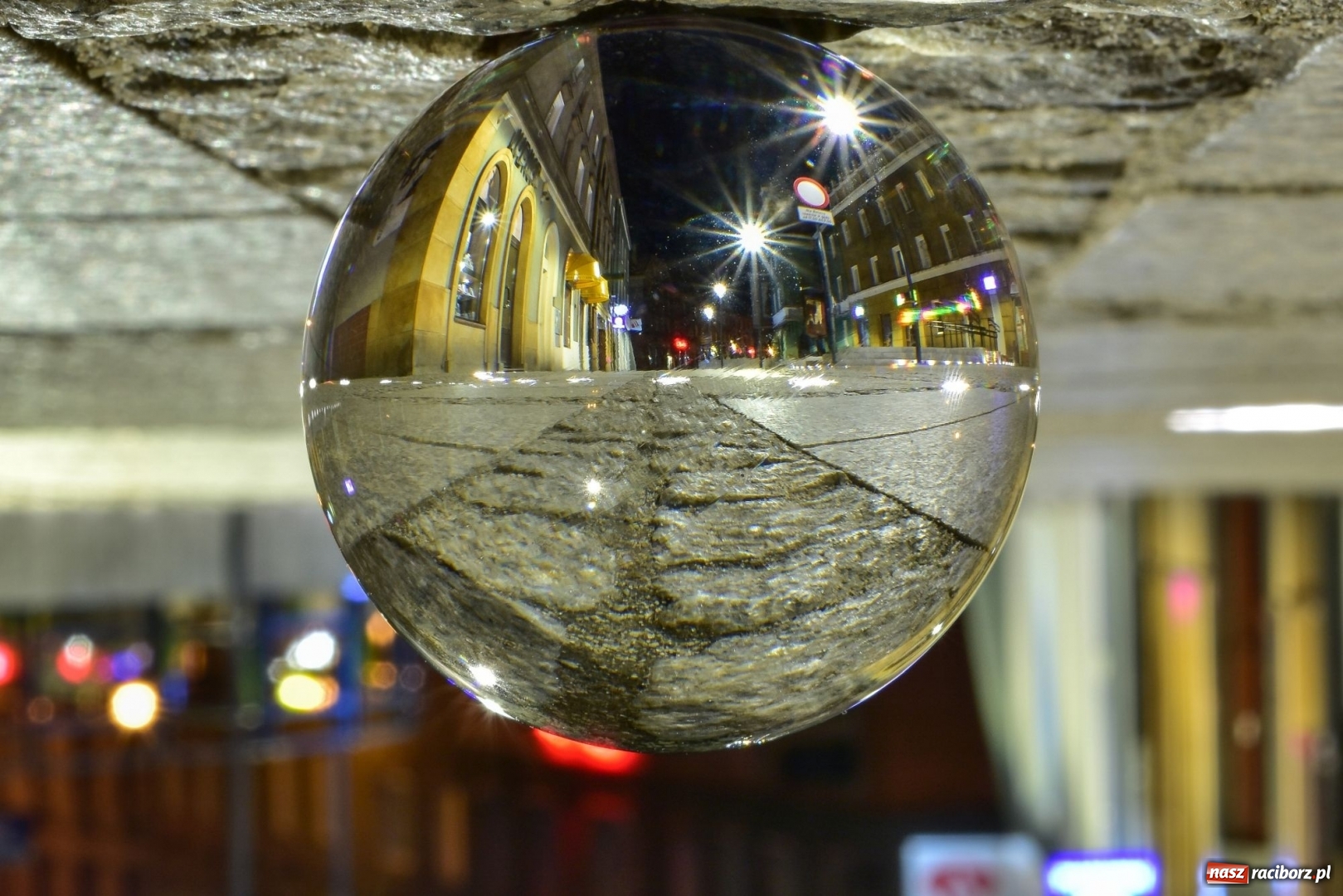 Zdjęcie w galerii na portalu naszraciborz.pl: Tak prezentuje się odnowiona ulica Długa z iluminacjami [FOTO] wiadomości z regionu