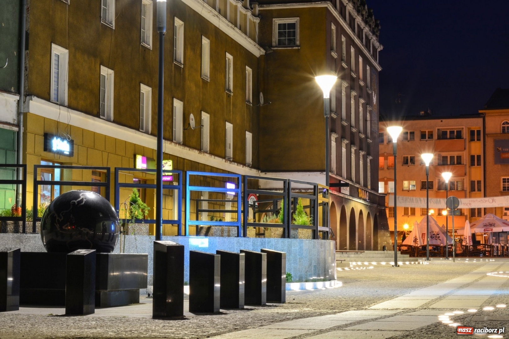 Zdjęcie w galerii na portalu naszraciborz.pl: Tak prezentuje się odnowiona ulica Długa z iluminacjami [FOTO] wiadomości z regionu