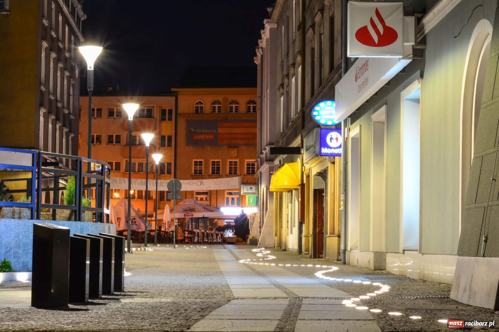 Zdjęcie w galerii na portalu naszraciborz.pl: Tak prezentuje się odnowiona ulica Długa z iluminacjami [FOTO] wiadomości z regionu