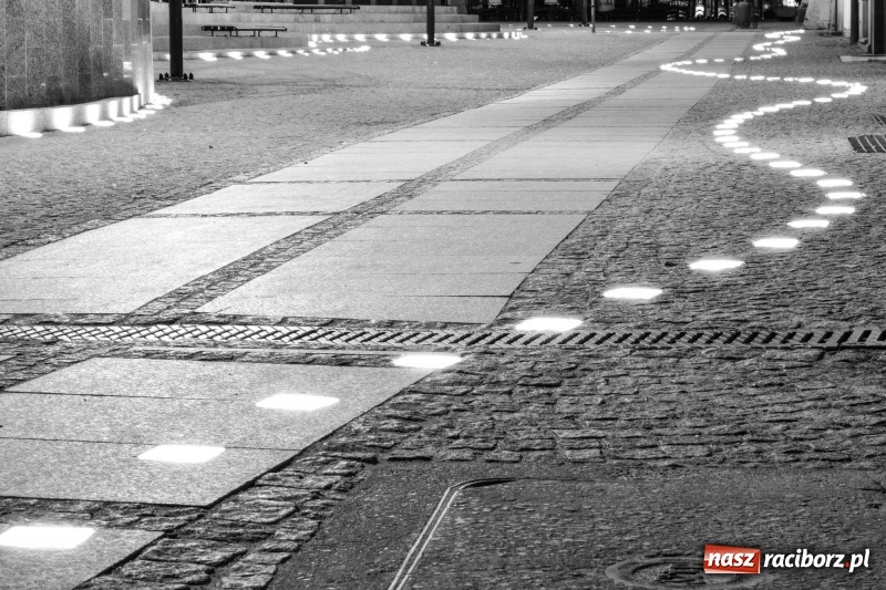 Zdjęcie w galerii na portalu naszraciborz.pl: Tak prezentuje się odnowiona ulica Długa z iluminacjami [FOTO] wiadomości z regionu