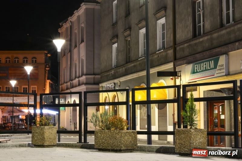 Zdjęcie w galerii na portalu naszraciborz.pl: Tak prezentuje się odnowiona ulica Długa z iluminacjami [FOTO] wiadomości z regionu