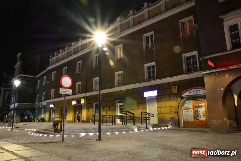 Zdjęcie w galerii na portalu naszraciborz.pl: Tak prezentuje się odnowiona ulica Długa z iluminacjami [FOTO] wiadomości z regionu
