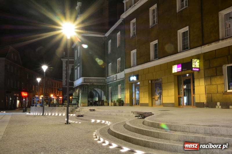 Zdjęcie w galerii na portalu naszraciborz.pl: Tak prezentuje się odnowiona ulica Długa z iluminacjami [FOTO] wiadomości z regionu