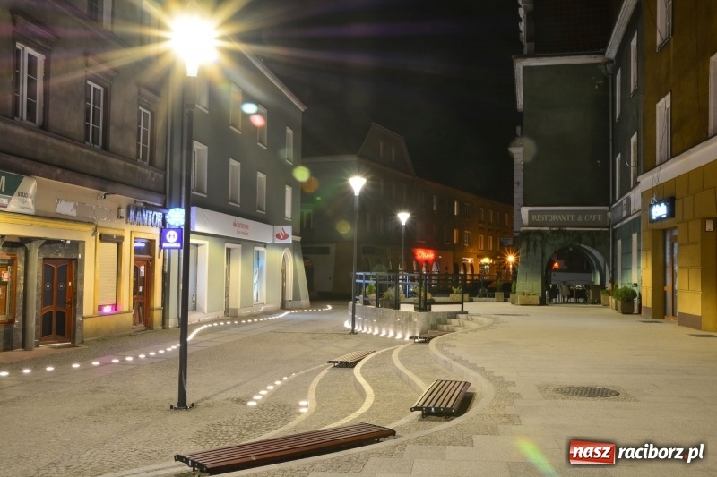 Zdjęcie w galerii na portalu naszraciborz.pl: Tak prezentuje się odnowiona ulica Długa z iluminacjami [FOTO] wiadomości z regionu
