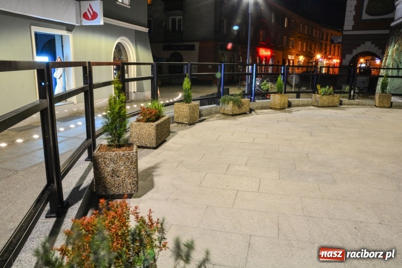 Zdjęcie w galerii na portalu naszraciborz.pl: Tak prezentuje się odnowiona ulica Długa z iluminacjami [FOTO] wiadomości z regionu