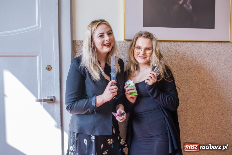 Zdjęcie w galerii na portalu naszraciborz.pl: Absolwenci I LO mierzą się dziś z maturą z matematyki wiadomości z regionu