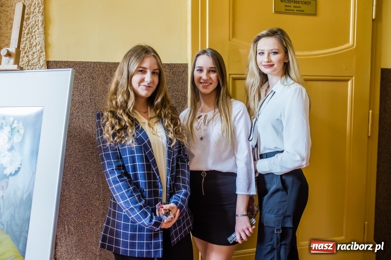 Zdjęcie w galerii na portalu naszraciborz.pl: Absolwenci I LO mierzą się dziś z maturą z matematyki wiadomości z regionu