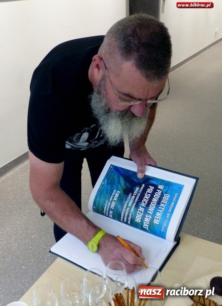 Zdjęcie w galerii na portalu naszraciborz.pl: W raciborskiej bibliotece zobaczysz podwodny świat polskich jezior wiadomości z regionu