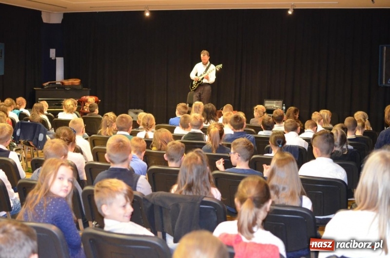 Zdjęcie w galerii na portalu naszraciborz.pl: Elektryczne przystawki, czyli umuzykalnianie w RCK  wiadomości z regionu