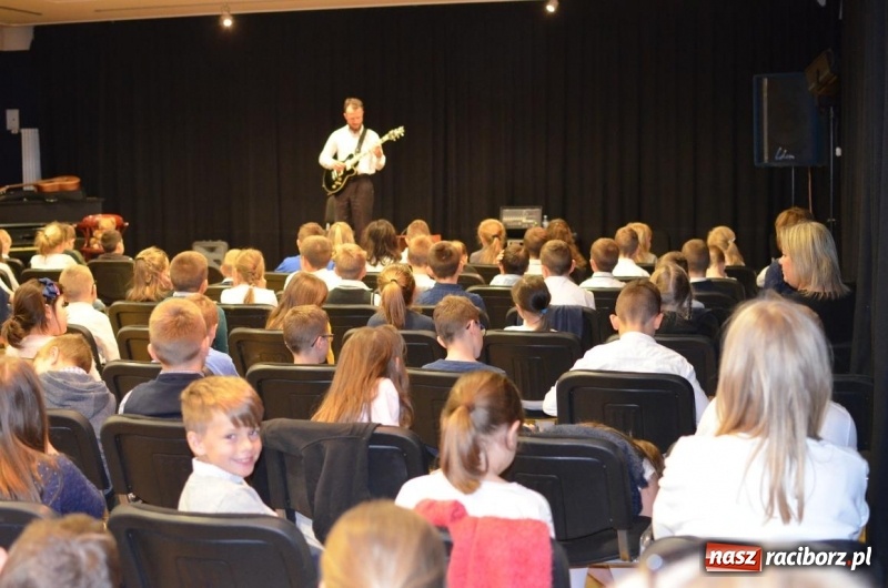 Zdjęcie w galerii na portalu naszraciborz.pl: Elektryczne przystawki, czyli umuzykalnianie w RCK  wiadomości z regionu